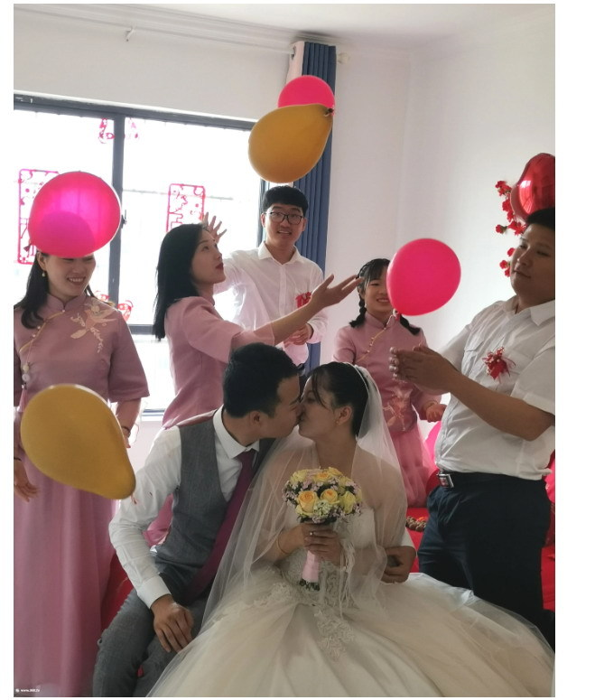 缘分呐，98堂男女网友相恋两年结婚