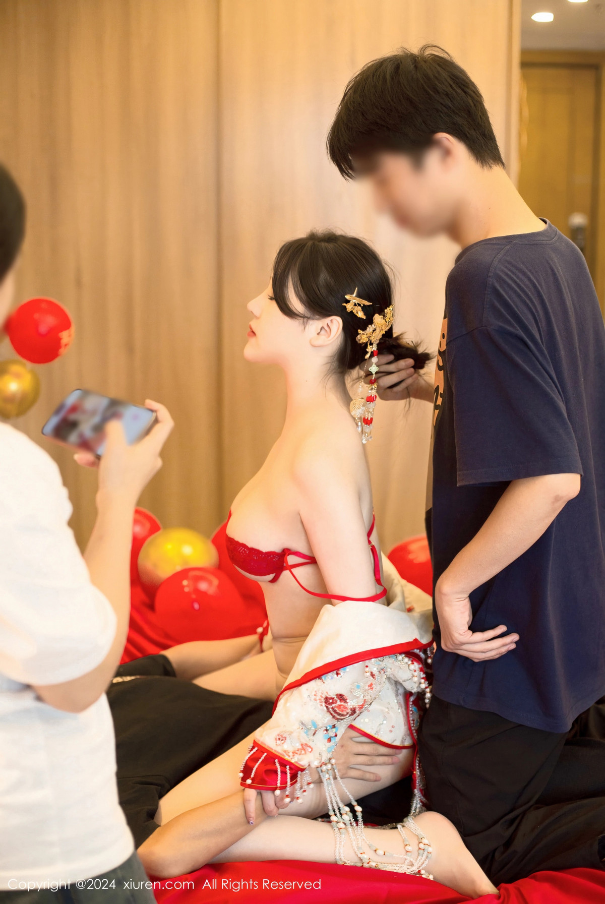 「求出处」近期热传新娘禾服新婚照片居然是... 秀人网套图