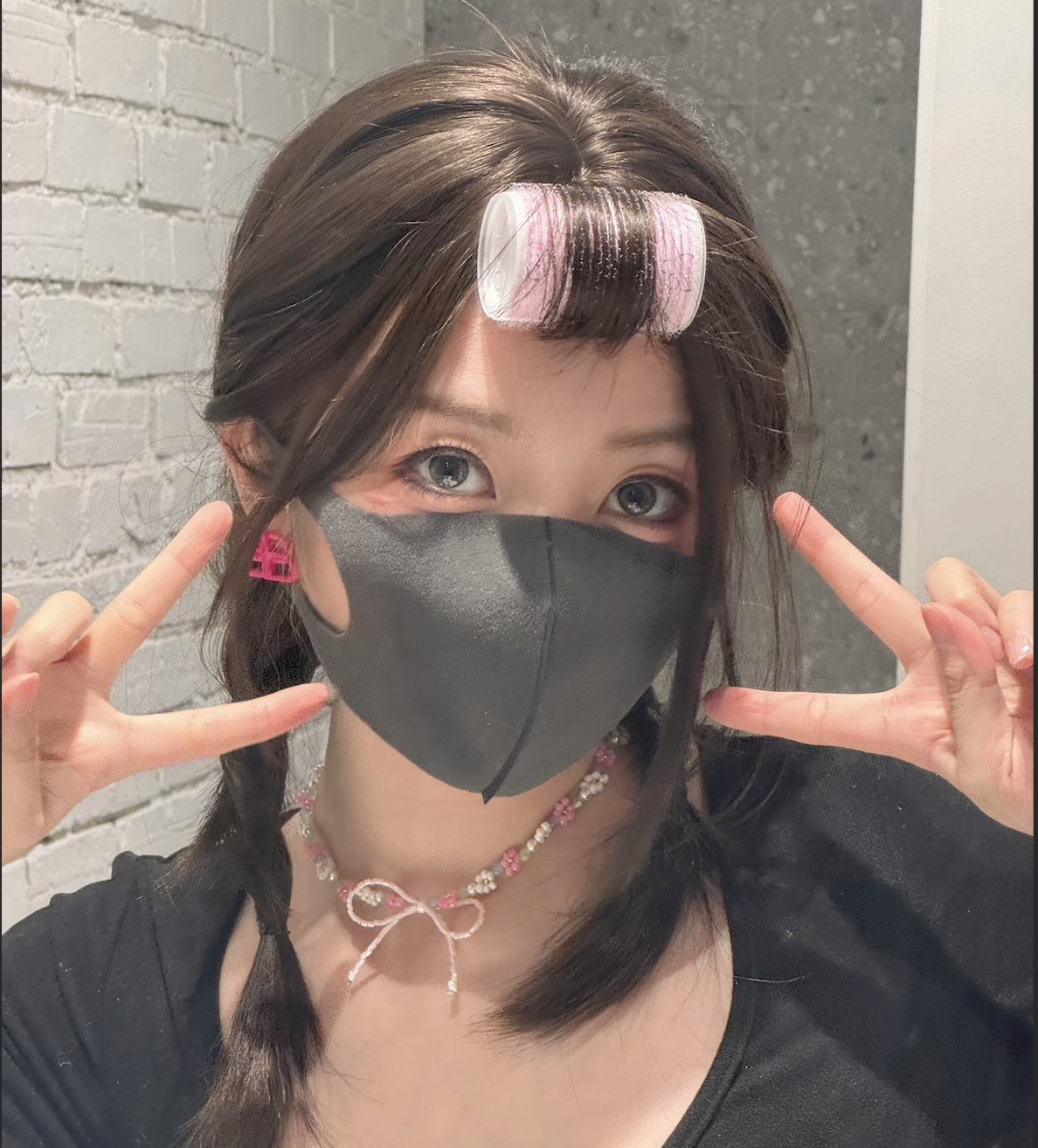 AI还是真人？“HongKongDoll”愚人节发露脸小视频