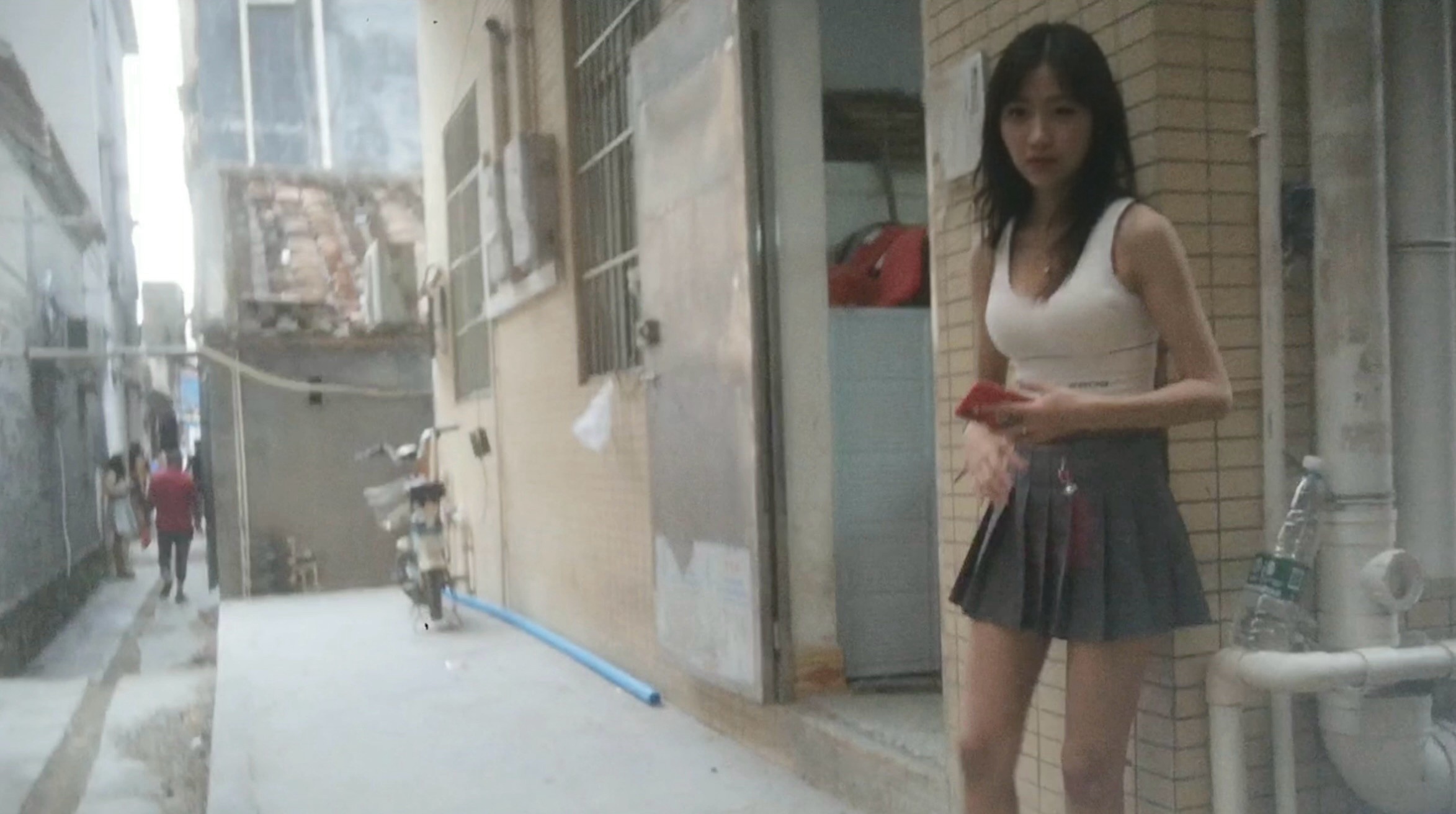 深圳站街女遭遇举报,巷子里每天都十分热闹