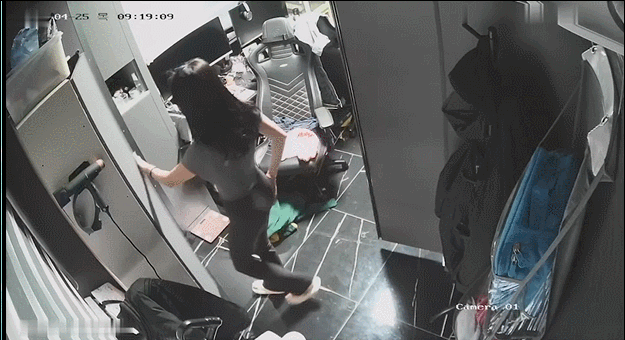 「求出处」韩国妹子在工作室监控下的生活