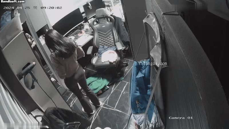 「求出处」韩国妹子在工作室监控下的生活