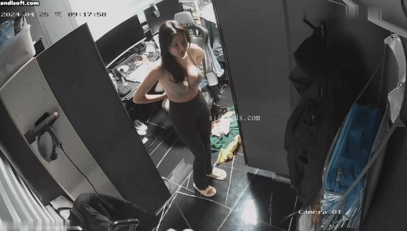 「求出处」韩国妹子在工作室监控下的生活