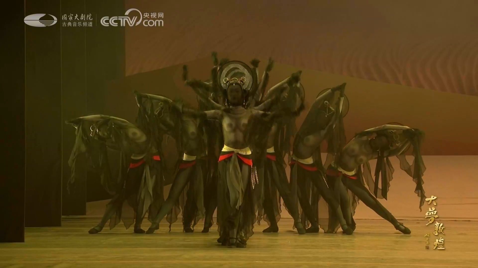 《大梦敦煌》舞台剧“漏点”服装引热议