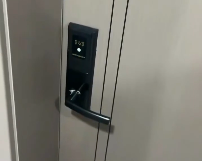 外卖骑手七夕订单偶遇“家暴”现场,这家酒店隔音有点差啊!